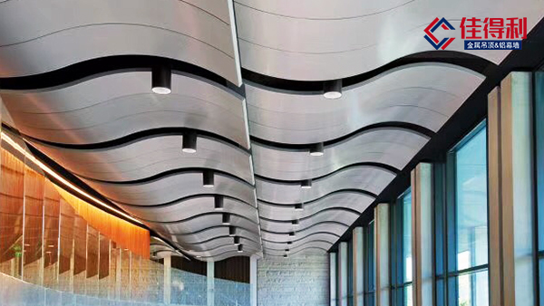 是什么原因影響了氟碳鋁單板價格？